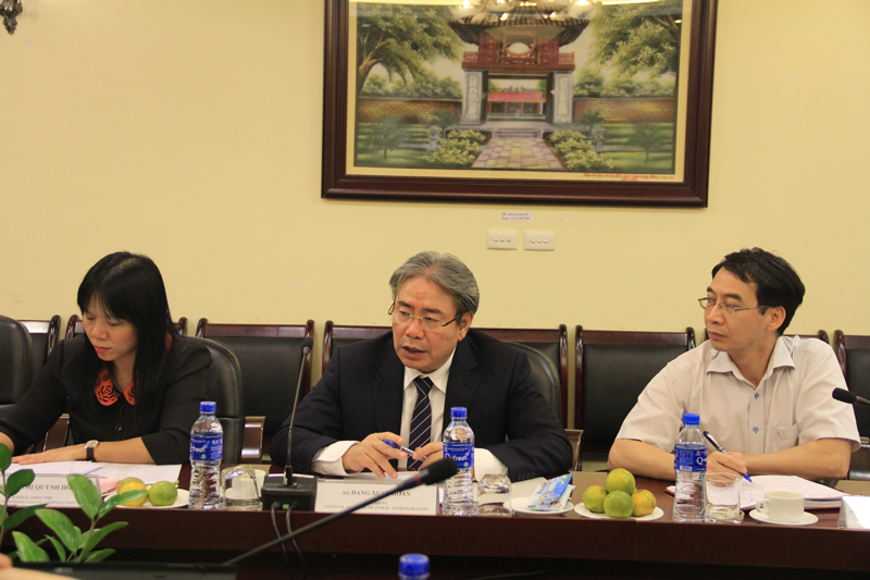 Dr. Dang Xuan Hoan, NAPA President giving a speech in the reception