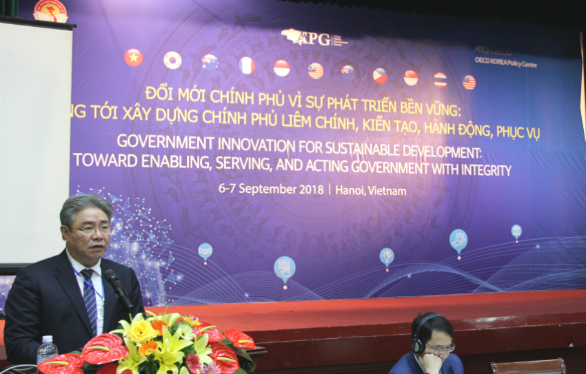 Dr. Dang Xuan Hoan, NAPA President delivers a speech in the APG forum