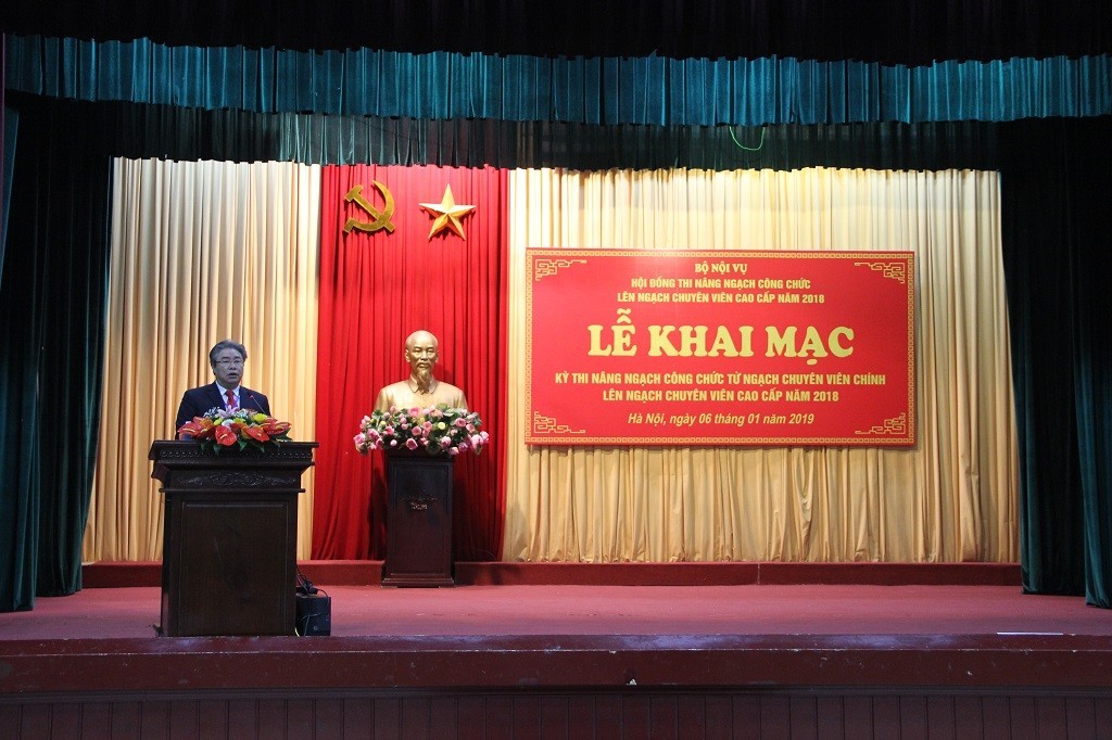 Dr. Dang Xuan Hoan, NAPA President Chairperson of Examination Board, delivers opening speech