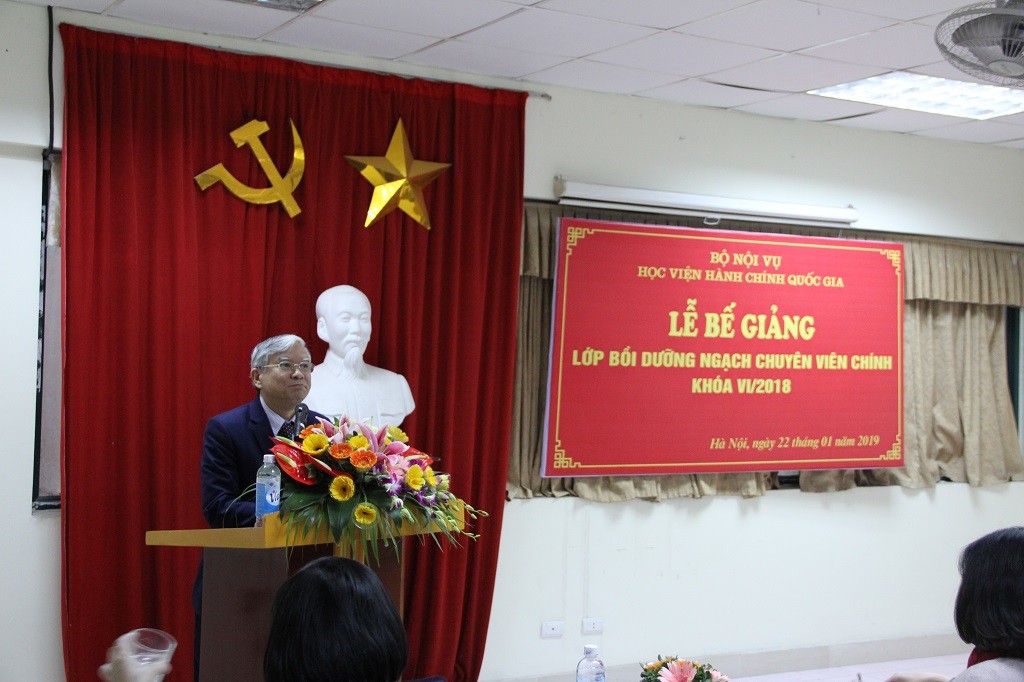 Dr. Vu Thanh Xuan, NAPA Vice President giving a speech at the ceremony