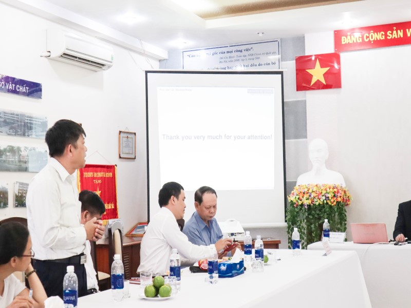 Mr. Nguyen Thanh Binh – Deputy Head of Teaching Division of Administrative Sciences and Organization-Personnel Management discussed at the seminar 