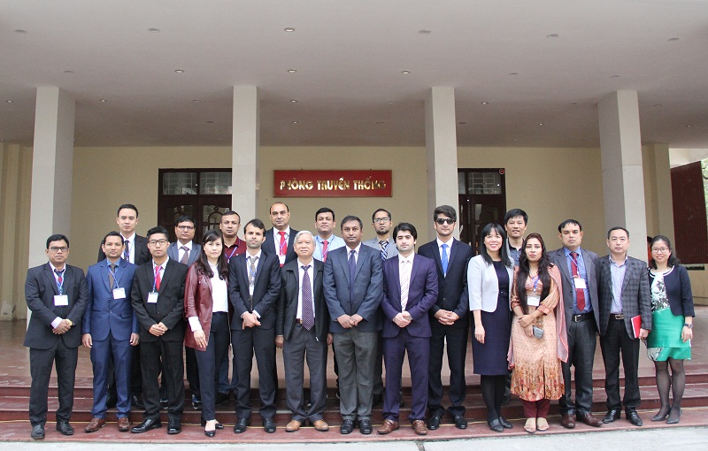 Dr. Vu Thanh Xuan, NAPA Vice President and students of the Master in Governance and Development Program, BRAC University, participating the  overseas study visit to Vietnam.