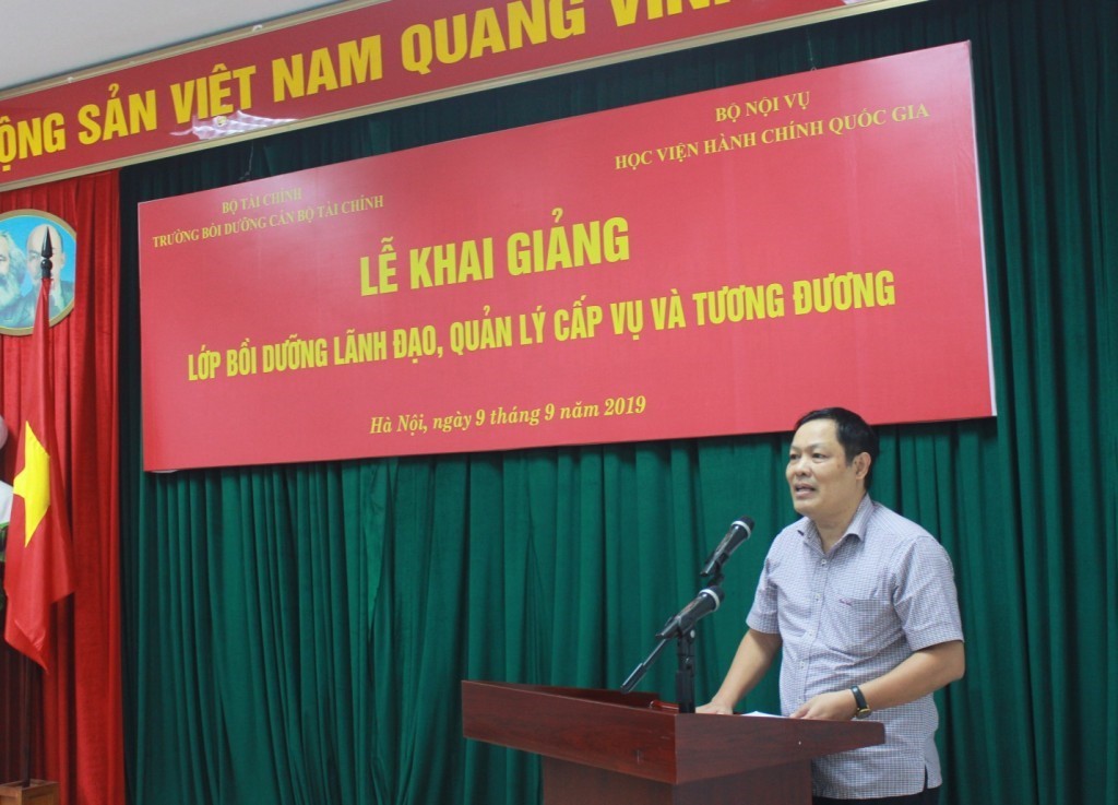  Mr. Do Viet Duc, General Director of the General Department of State Reserves delivering speech on behalf of the course trainees