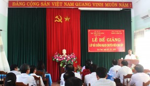 Mr. Huynh Tan Phuc, Head, Kon Tum Party Organizational Committee delivering a speech