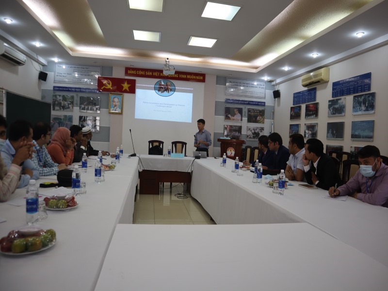 PhD. Nguyen Quynh Huy – Faculty of Governance, University of Economics Ho Chi Minh city presenting to BRAC University participants at NAPA branch campus in Ho Chi Minh City