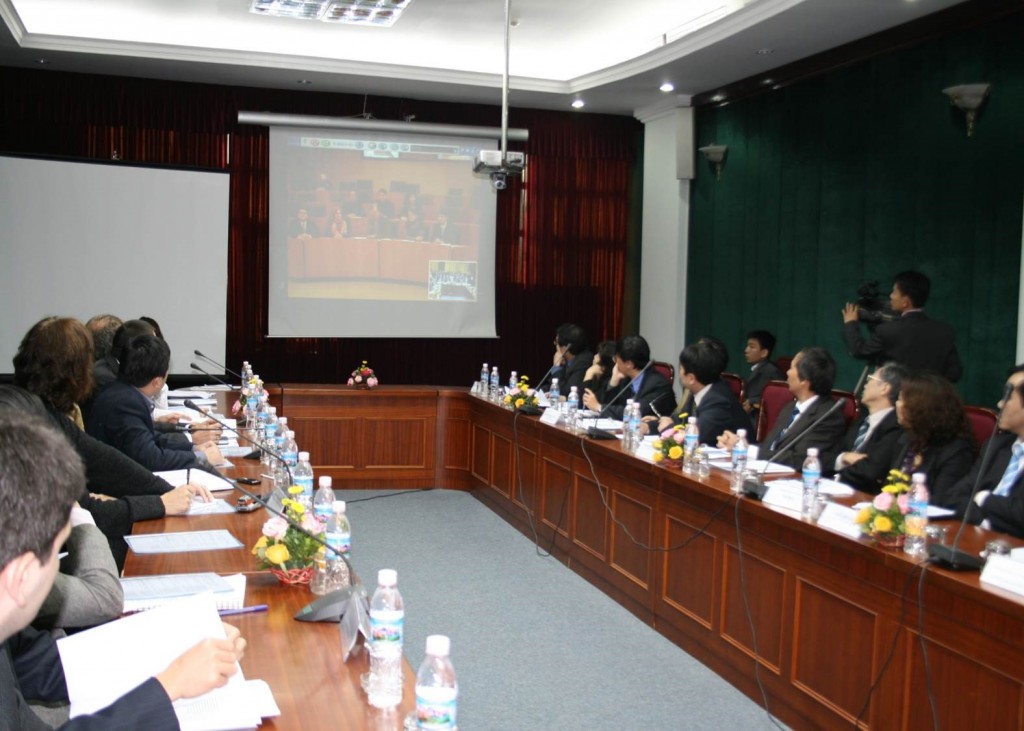 First video conference at NAPA in 2004: conferencing the event at NAPA, Vietnam to  Princeton University, United States 