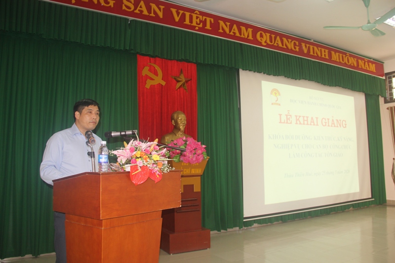 Assoc.Prof.Dr. Nguyen Hoang Hien, Deputy Director, NAPA Branch Campus in Hue city speaking at the event