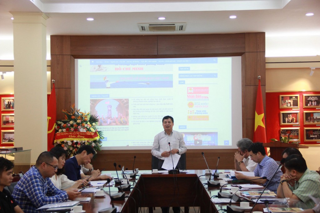 Dr. Nguyen Quang Vinh presented a report on the results of the State Management Review Online after one year of operation