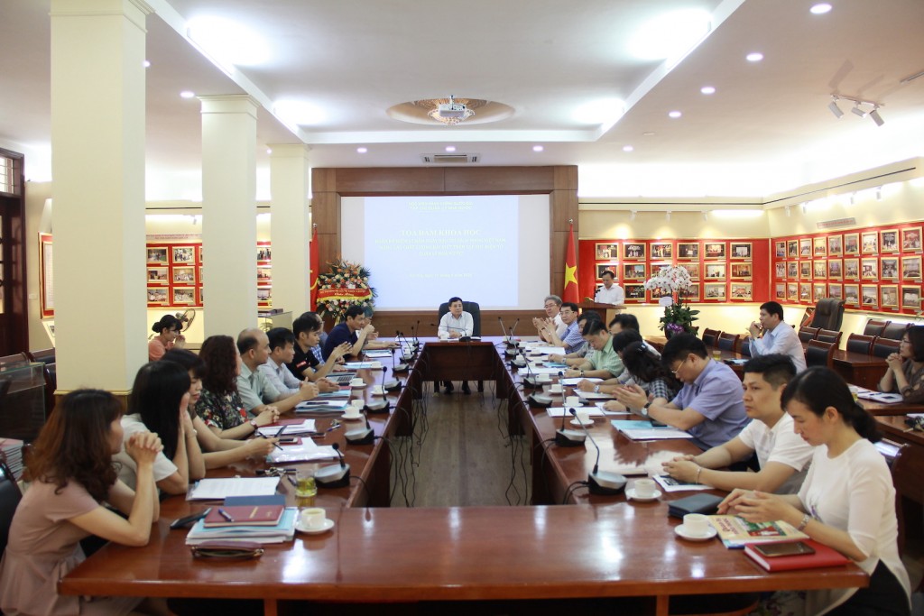  Dr. Nguyen Quang Vinh - Editor-in-Chief of the State Management Review has presented the Report of the State Management Review Online over the last year.