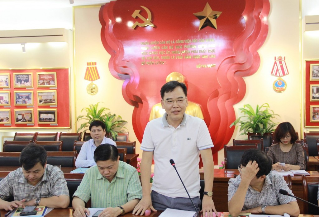 Mr. Nguyen Duc Kha, Communist Review delivering comments at the seminar 