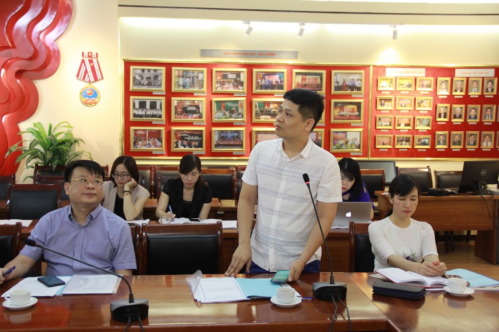 Mr. Tran Ngoc Kien, State Organization Journal, sharing opinions at the seminar 