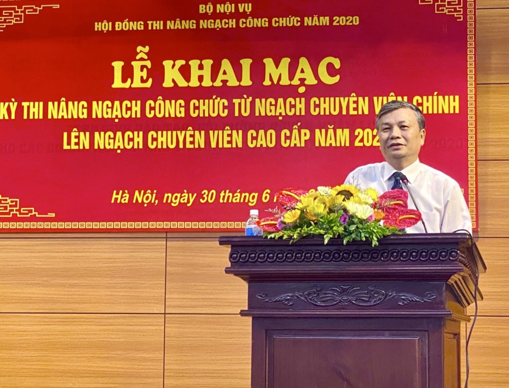 Mr. Nguyen Trong Thua, MOHA Vice Minister, Chairman of the Examination Council  making opening speech at the event 