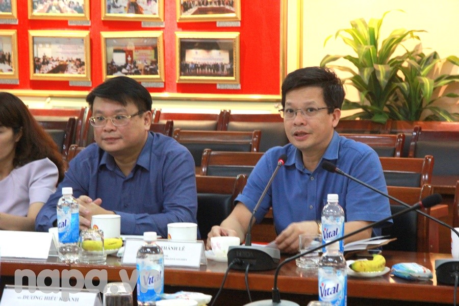 Dr. Dang Thanh Le – Director, Institute of Administrative Studies speaking at the seminar 
