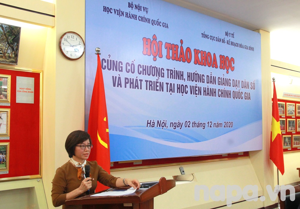 Dr. Ta Thi Huong speaking at the workshop 