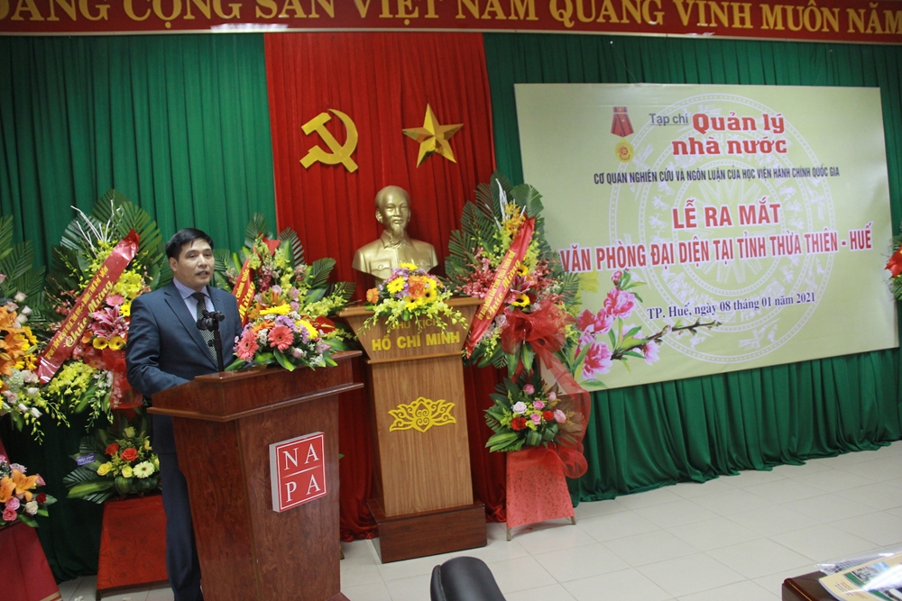 Assoc.Prof.Dr. Nguyen Hoang Hien, Deputy Director General, NAPA Branch Campus in Hue City speaking at the event