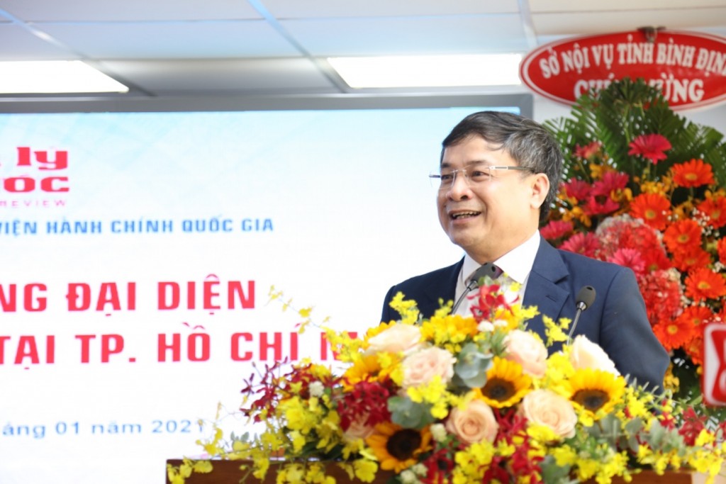 Dr. Nguyen Quang Vinh, Editor-in-Chief, State Management Review, introducing the Representative Office of State Management Review in Ho Chi Minh City