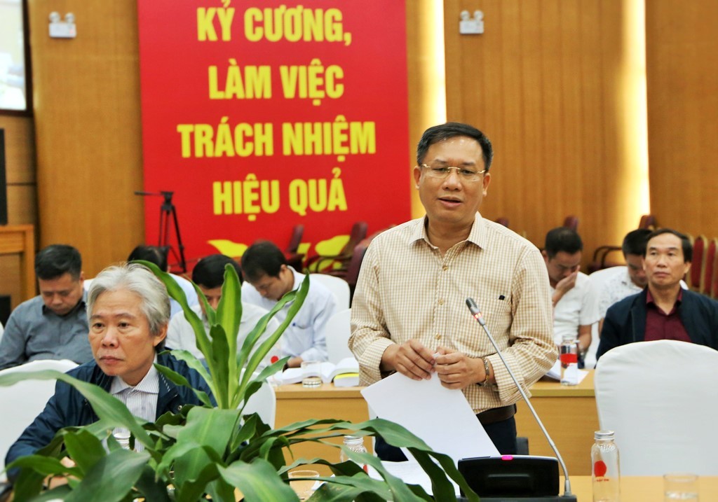 Mr. Le Hung Son, Deputy General Director of Vietnam Social Security speaking at the workshop