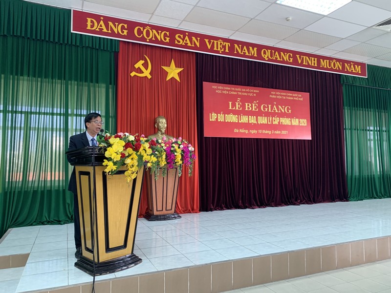 Mr. Phan Thanh Gian, Director of the Organization and Personnel Department speaking at the ceremony