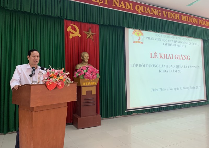 Mr. Vu Van Minh,  Deputy Chief  Justice of the Provincial People's Court, Thua Thien Hue province  speaking at the ceremony 