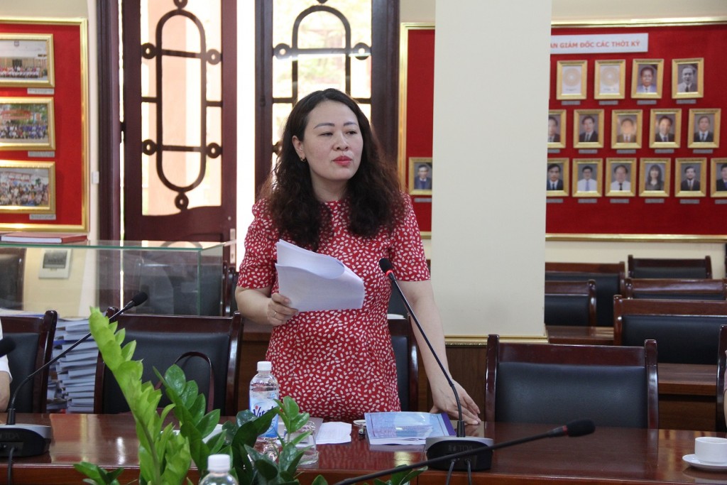 Assoc. Prof. Dr. Tran Thi Dieu Oanh speaking at the working session.