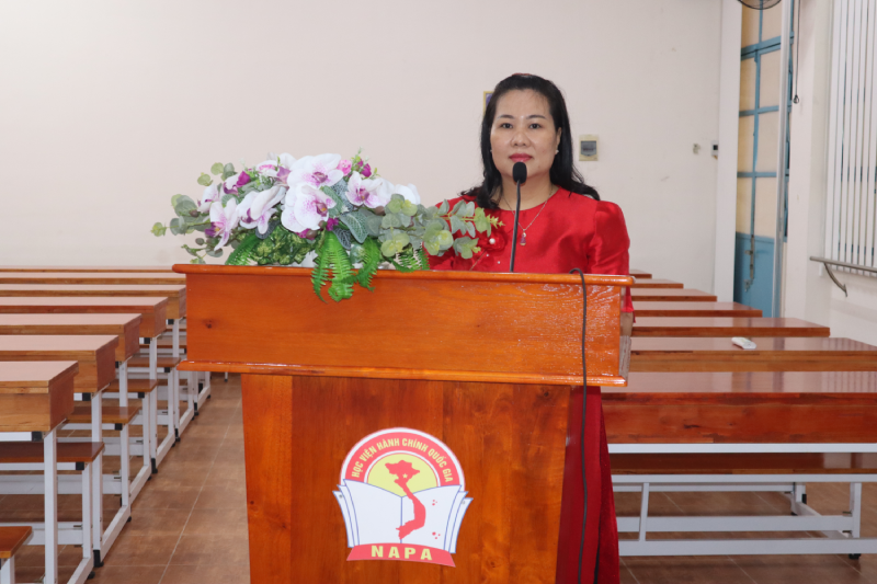Ms. Nguyen Thi Minh Thuy, Deputy Head, Training Management Division introducing the ceremony