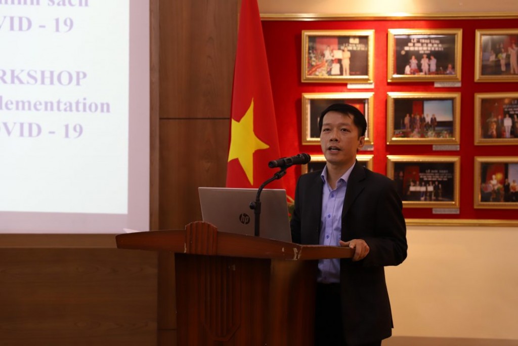 Dr. Nguyen Quynh Huy, Hanoi National University delivering a presentation at the workshop 
