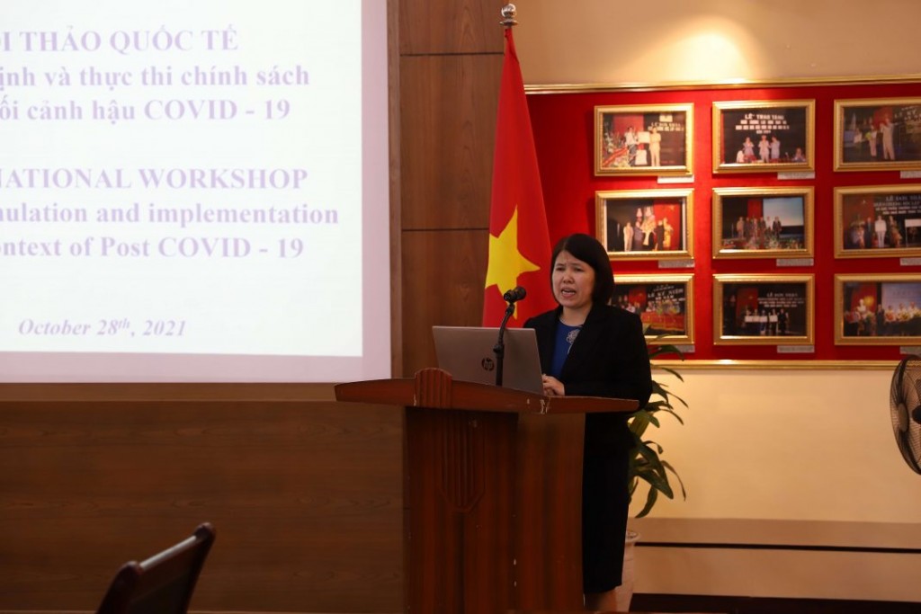 Dr. Dang Thi Thu Hoai, Central Institute of Economic Management delivering a presentation at the workshop 