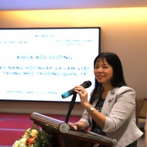 MS. Pham Thi Quynh Hoa – Director, International Cooperation Department, National Academy of Public Administration announcing the decisions on organization of the training course.