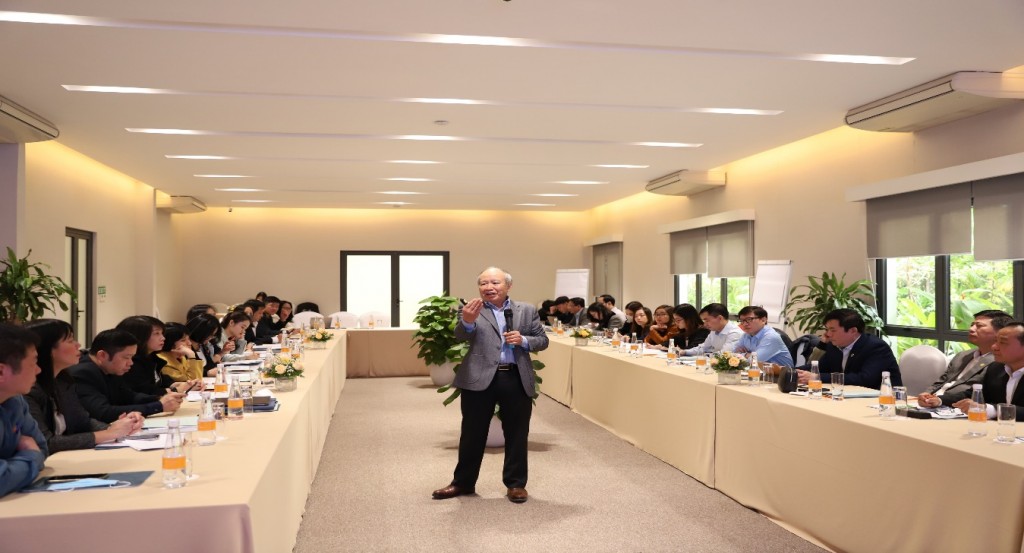 Assoc.Prof.Dr. Duong Van Quang – former President of the Diplomatic Academy of Viet Nam, former Ambassador of Vietnam to Singapore and UNESCO presenting in the training course
