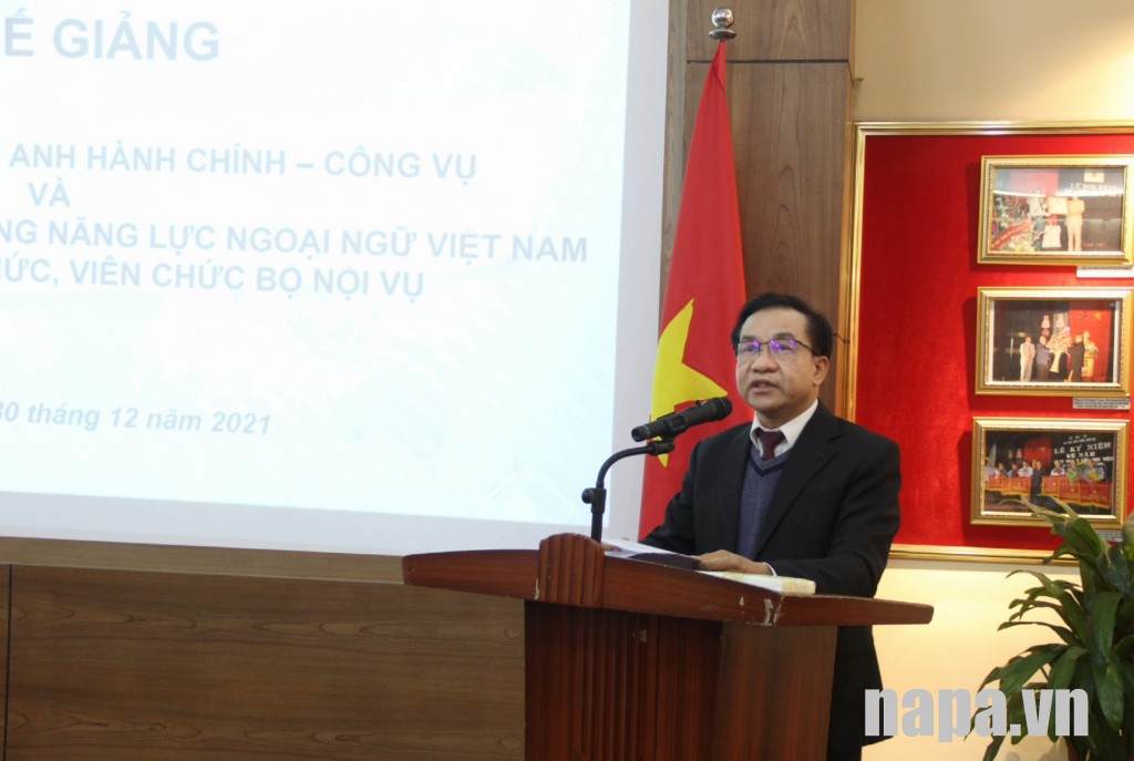 Dr. Nguyen Dang Que giving the closing speech
