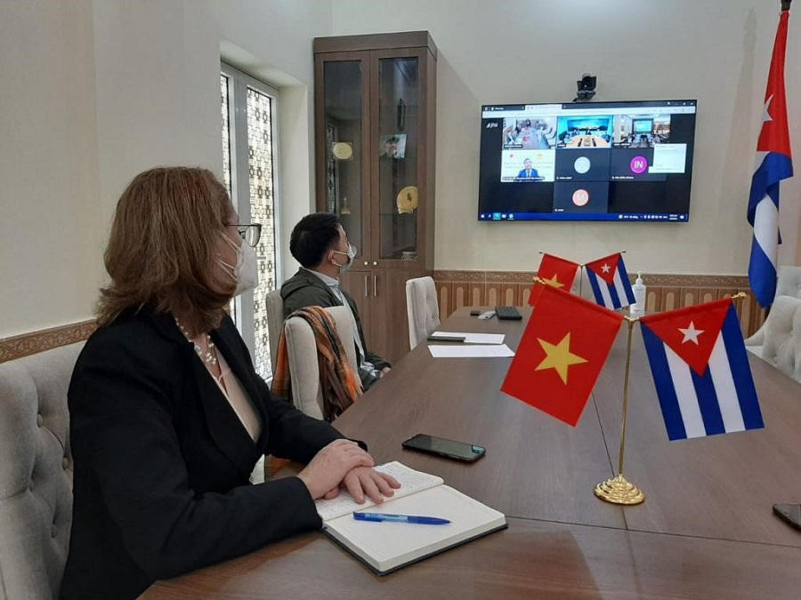 Meeting participants at the Cuban Embassy of Vietnam, Ha Noi.  