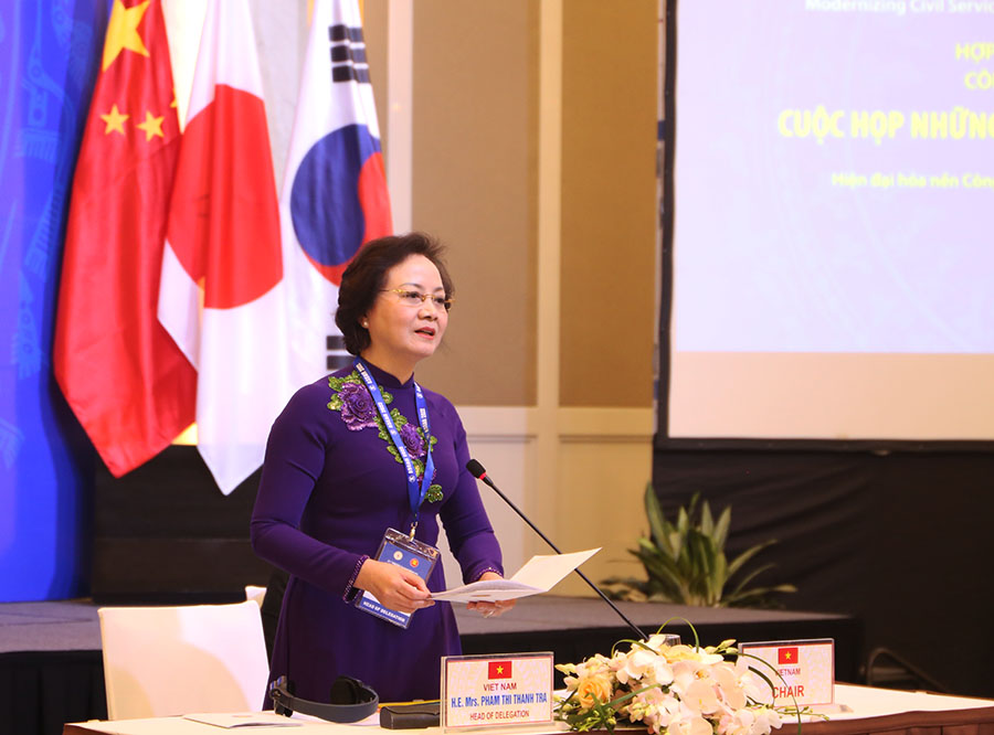 The Minister of Home Affairs of Viet Nam, H.E. Mrs. Pham Thi Thanh Tra, delivering the closing speech of the meeting