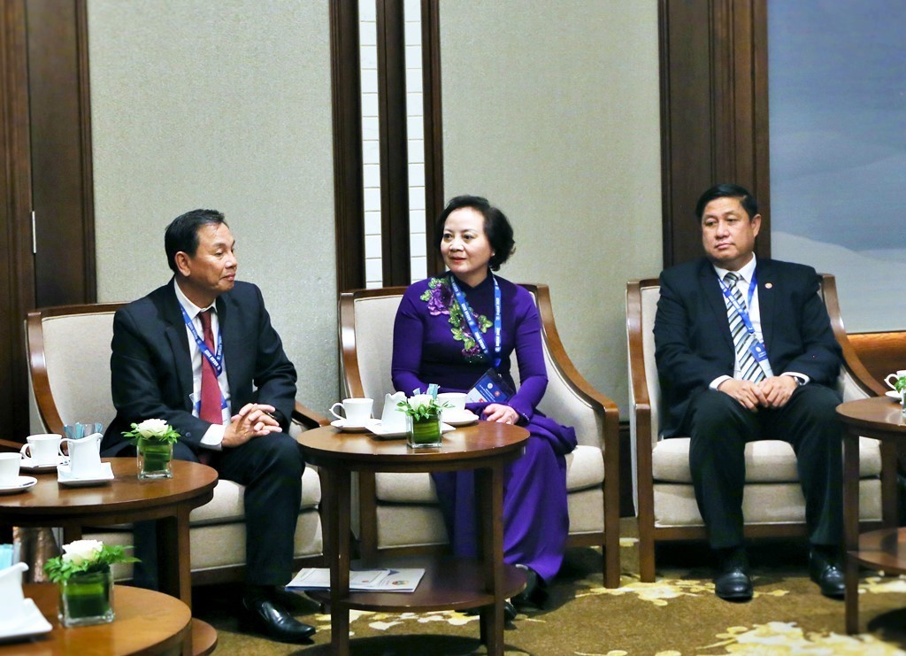 Minister Pham Thi Thanh Tra receiving the delegation from the Lao Ministry of Home Affairs