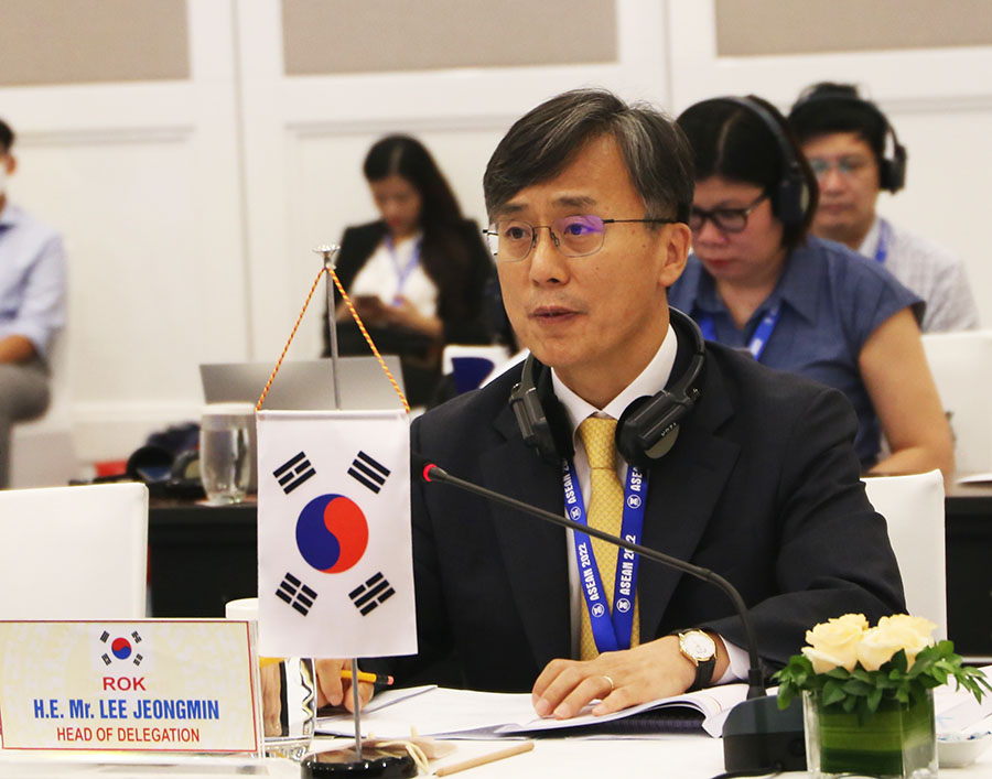 H.E. Mr. Lee Jeongmin, Director, Ministry of Human Resources Management - Head of the ROK Delegation, speaking at the meeting