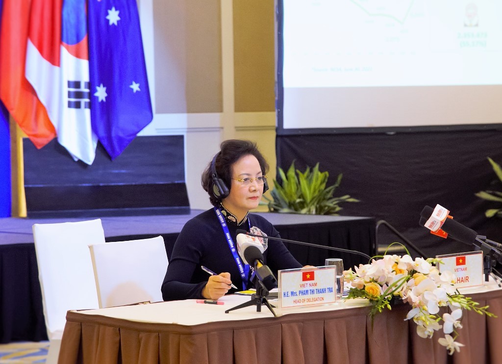 Minister Pham Thi Thanh Tra chairing the Forum