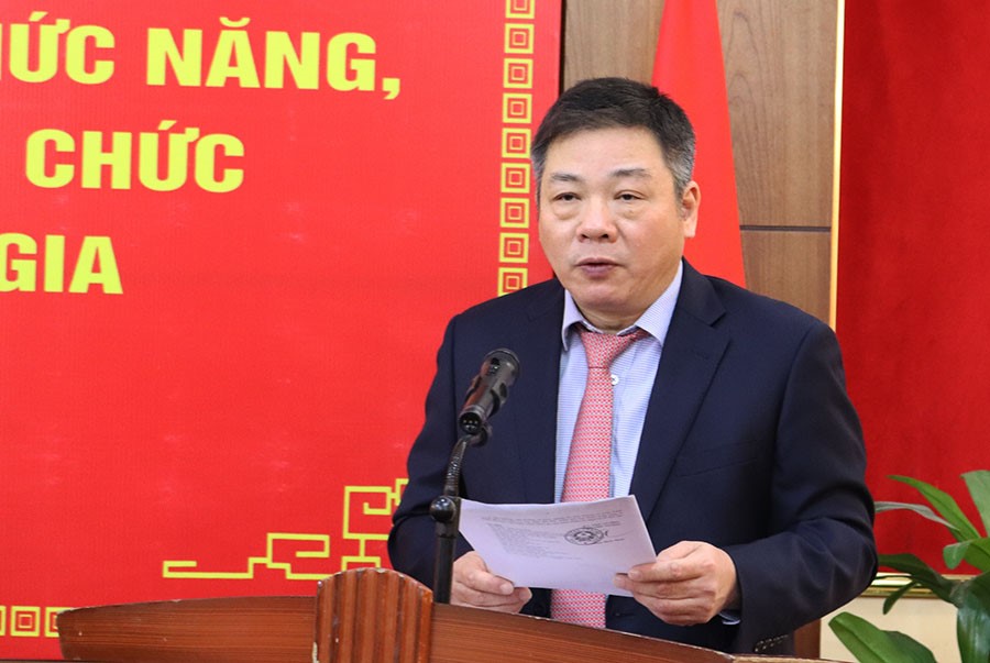 Mr. Nguyen Huu Tuan, Member of CPV Designated Representation cum Director-General of the Department of Organization and Personnel, announced the Decisions.