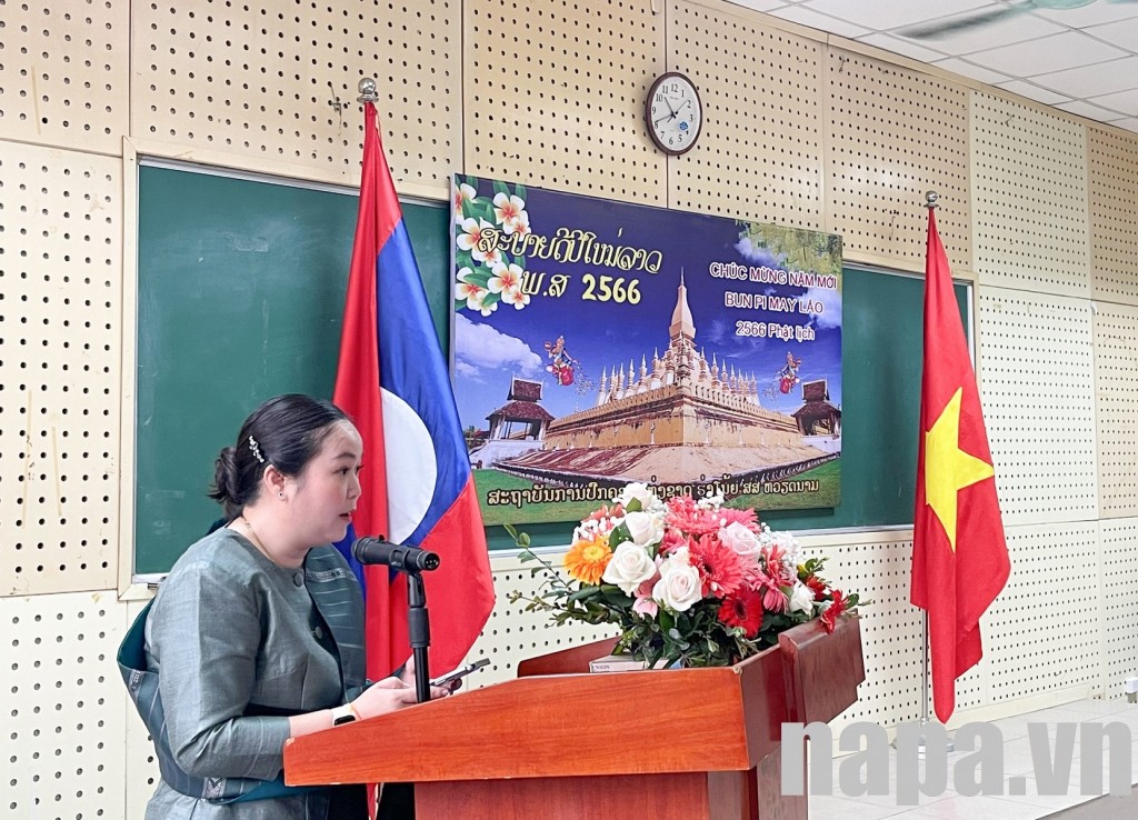 Ms. Phonevilay Sypaseuth, Second Secretary, Embassy of the Lao People's Democratic Republic to Viet Nam, speaking at the ceremony