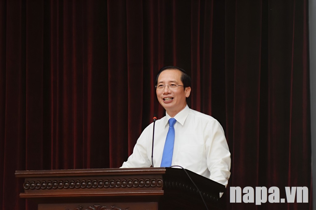 Assoc.Prof.Dr. Nguyen Ba Chien, NAPA President, delivering the opening speech