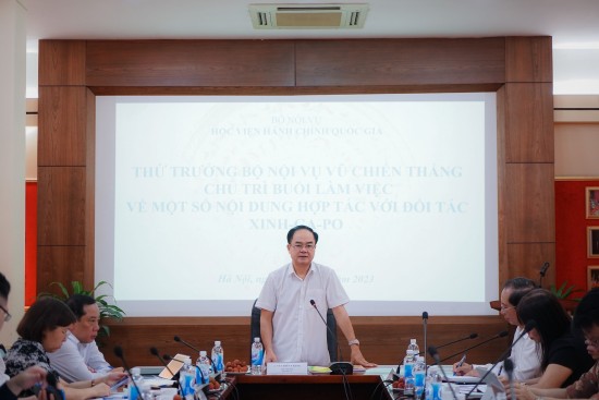 Deputy Minister Vu Chien Thang gave the opening speech at the meeting