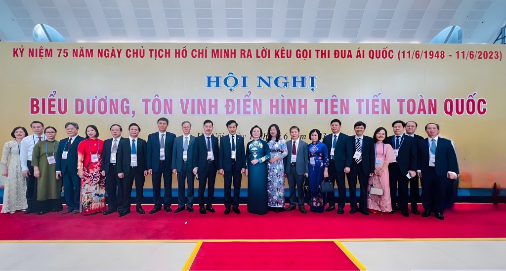 Minister of Home Affairs Pham Thi Thanh Tra, Permanent Vice President of the Central Emulation and Commendation Council, and leaders of Ministry of Home Affairs subordinate units attending the Conference.