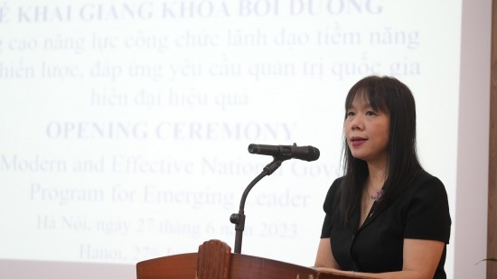 Pham Thi Quynh Hoa, Director of the International Cooperation Department, announced the Decision to organize the MENGPEL