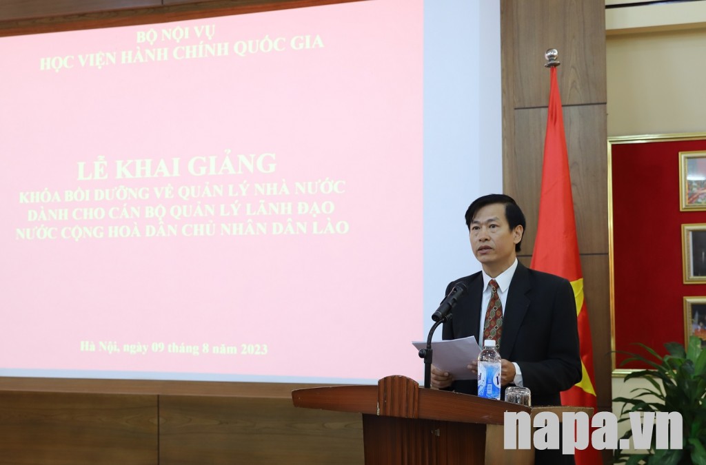 Dr. Tran Dai Hai announcing the Decision of the NAPA President.