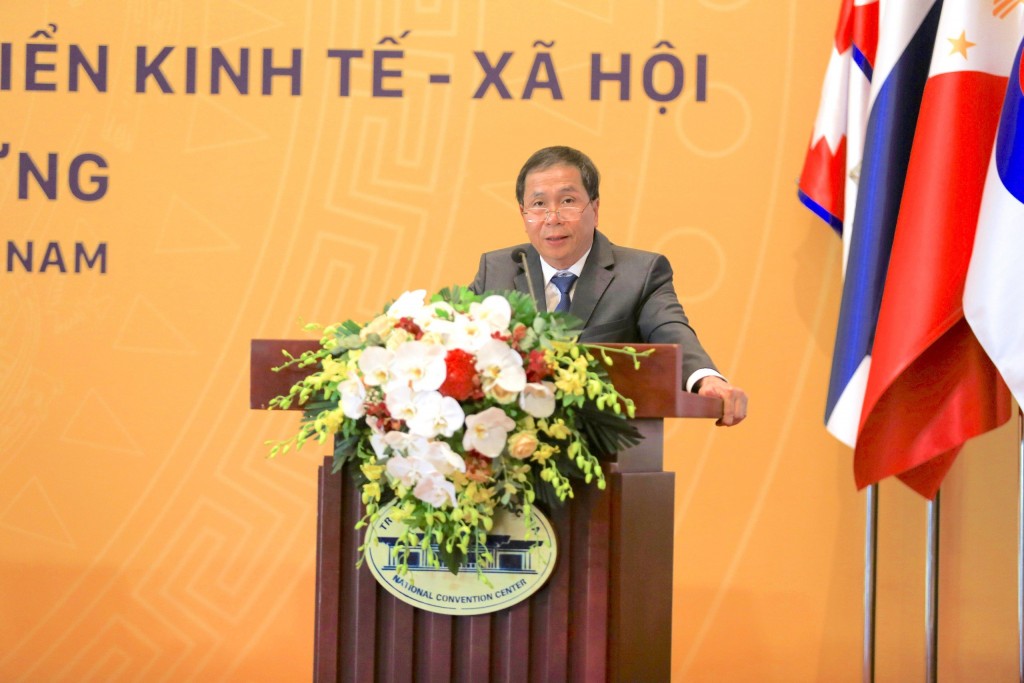 H.E. Assoc. Prof. Dr. Trieu Van Cuong, Vice Minister of Home Affairs, delivering his closing remarks at the Conference.