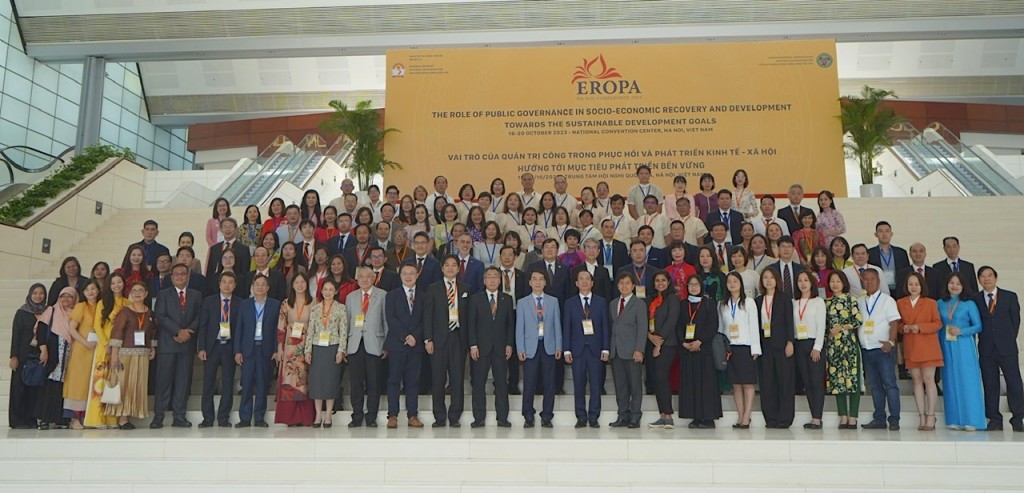 A group photo of international and Vietnamese delegates attending the 2023 EROPA Conference.
