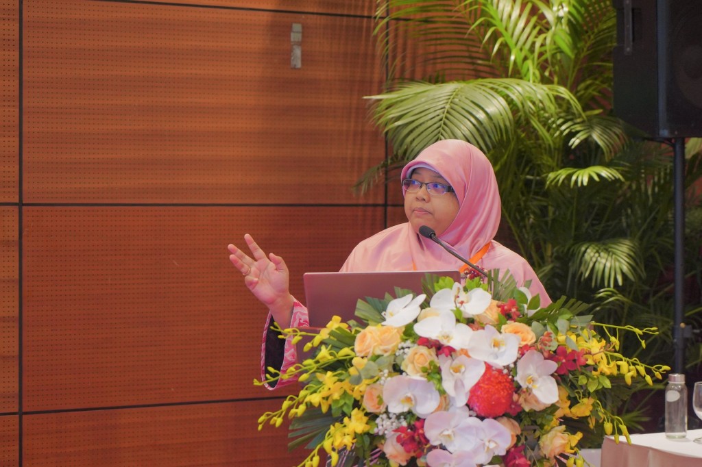 Dr. Meita Ahadiyati Kartikaningsih, National Institute of Public Administration, Indonesia, presenting at the session.