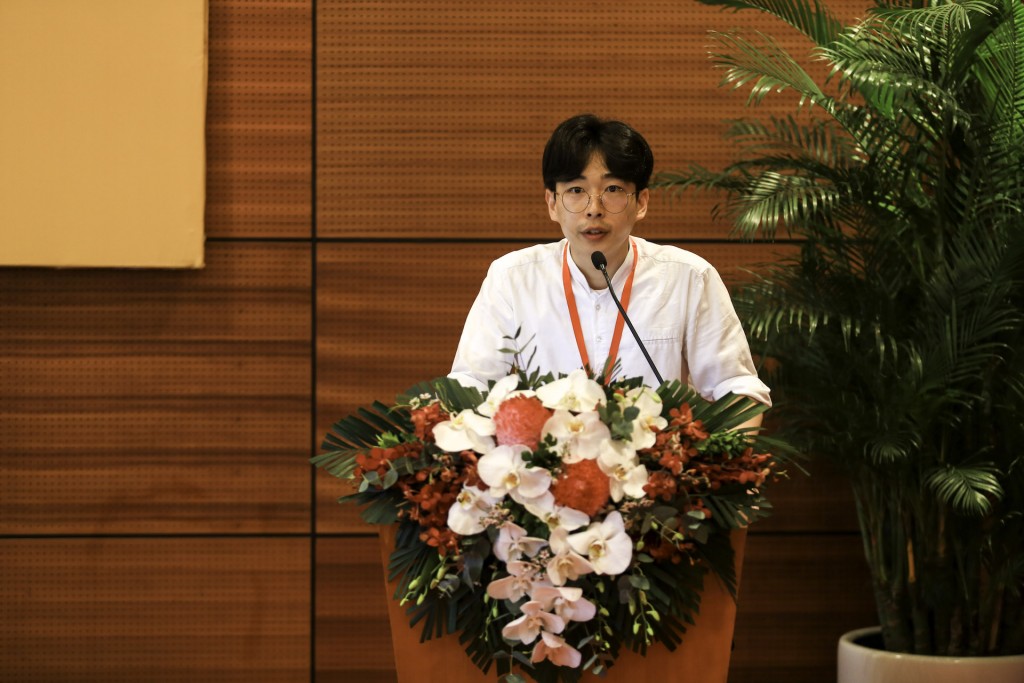Mr. Donguk Kim, Sungkyunkwan University, South Korea, presenting the paper.