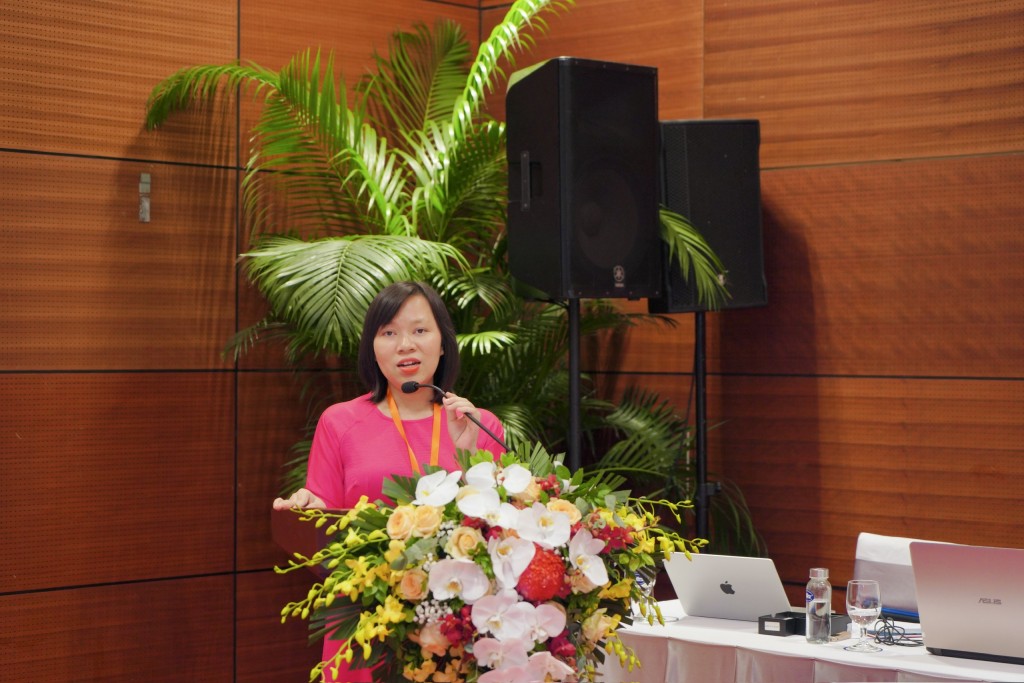 Ms. Nguyen Lan Phuong presenting at the session.