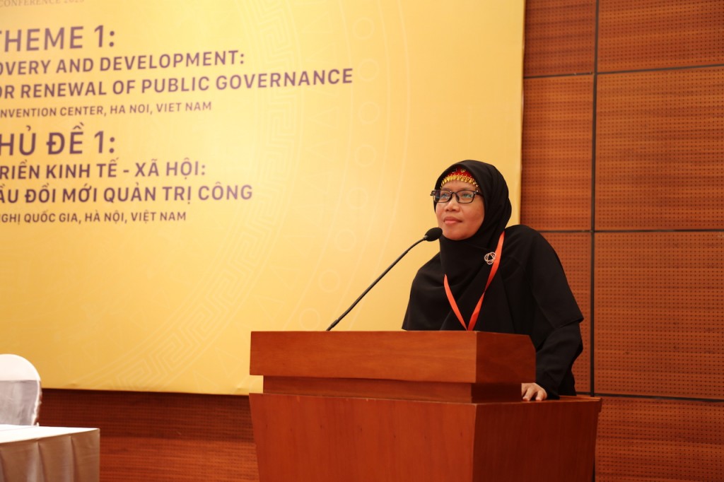  Ms. Ayurisya Dominata, Policy Analyst, National Research and Innovation Agency, University of Sains Malaysia, presenting at the session.