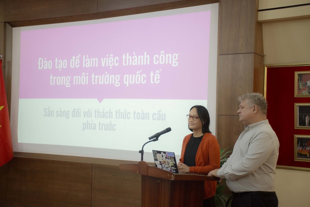 Dr. Pham Thanh Thao sharing at the Seminar.
