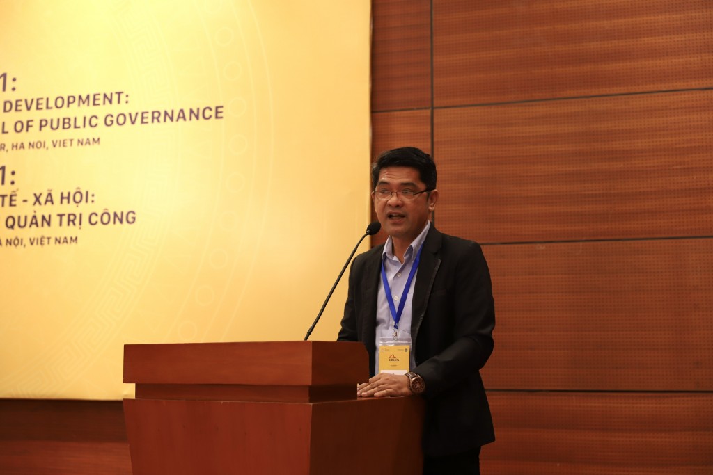  Dr. Harold Pareja, Ateneo de Davao University with his presentation "Public Economic Enterprises in the Local Governments: A Comparative Review".